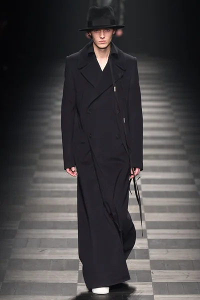 Look 17